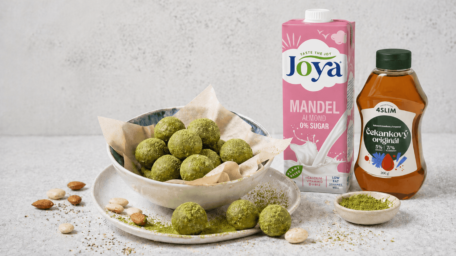 Matcha protein bliss balls s mandlovým nápojem
